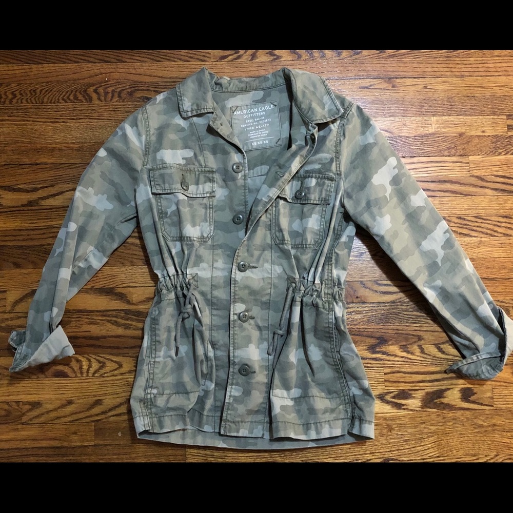 American Eagle Outfitters 🦅 camo print jacket